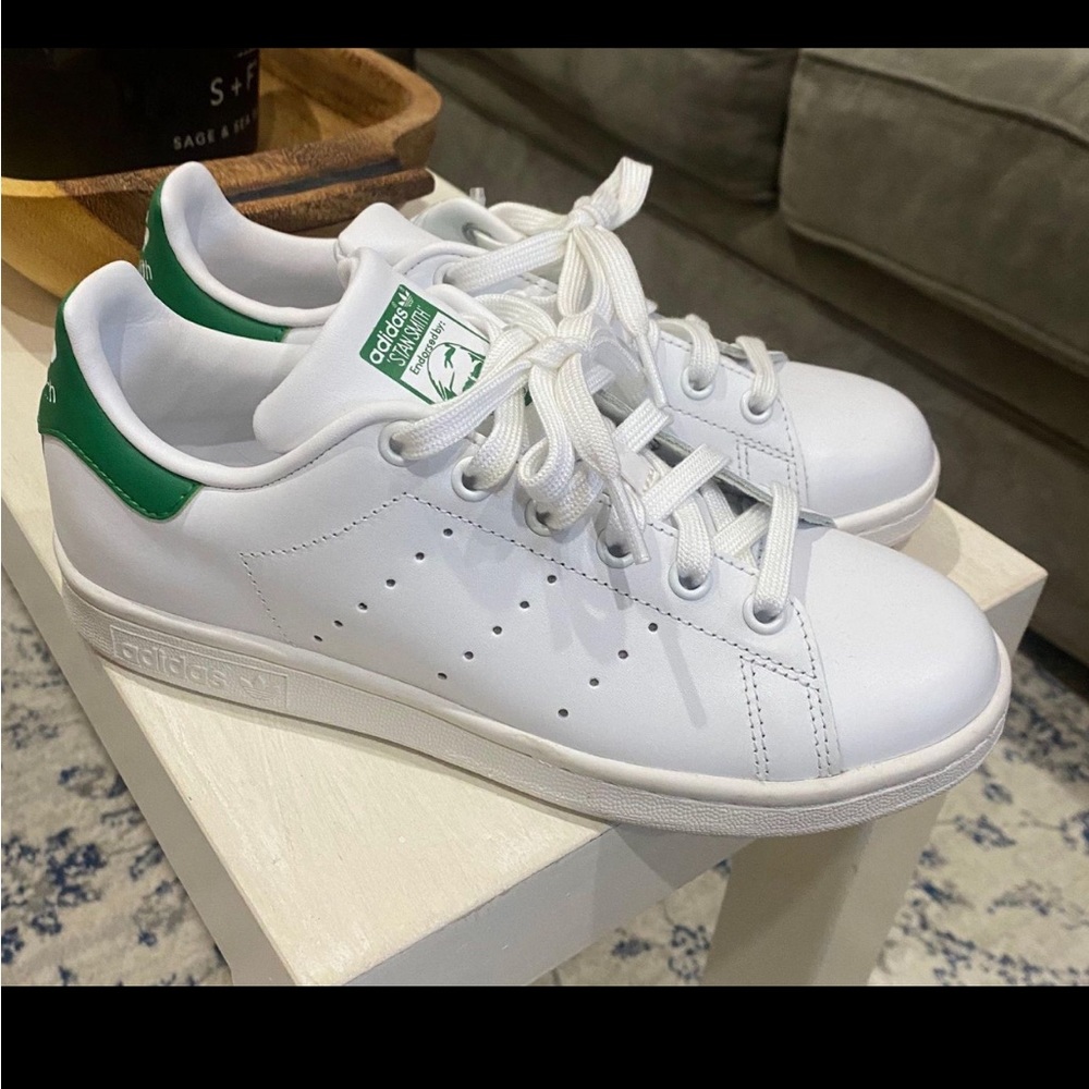 Brand new green and white Stan smith adidas! They are in perfect condition